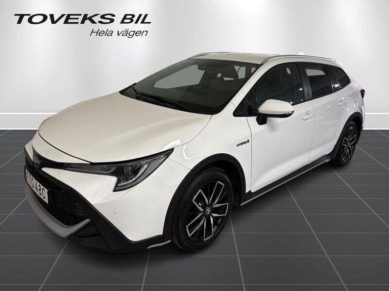 Vit (corolla trek hybrid) Begagnad 2021 Toyota Corolla Kombi | 245 000 kr (Marknadspris) - Bild 1/4