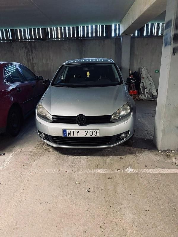 Begagnad VW Golf VI 105 HK (77 kW) 2011 Halvkombi