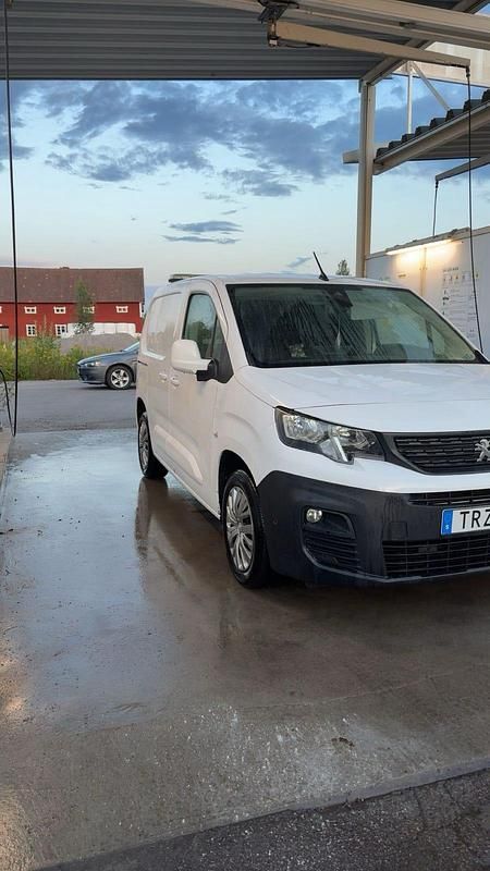 Begagnad Peugeot Partner 130 HK (95 kW) 2019 Minibuss