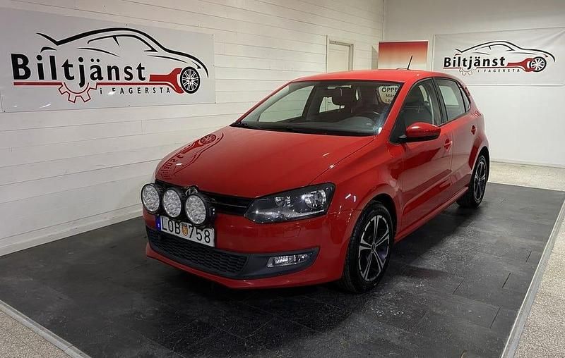 Röd Begagnad 2010 VW Polo Halvkombi | 44 900 kr (Marknadspris) - Bild 1/4