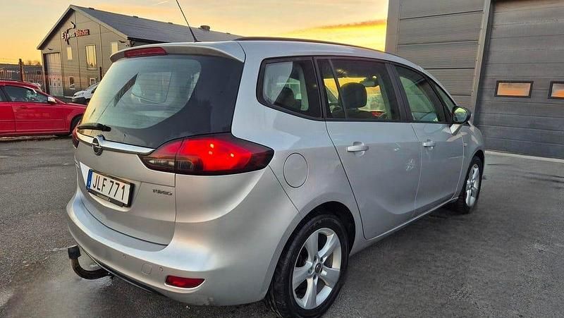 Begagnad Opel Zafira Tourer Enjoy 140 HK (102 kW) 2014 Grå Minibuss