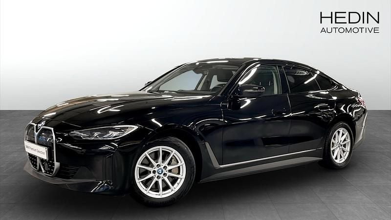 Svart Begagnad 2023 BMW i4 Shadowline Sedan | 358 700 kr (Bra pris) - Bild 1/4