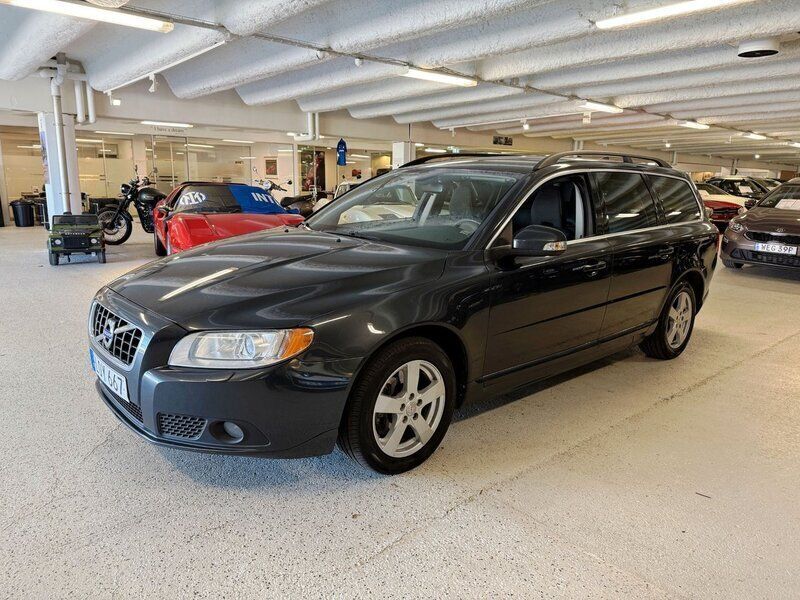 Grå (grå metallic) Begagnad 2011 Volvo V70 Momentum Kombi | 99 900 kr (Marknadspris) - Bild 1/4