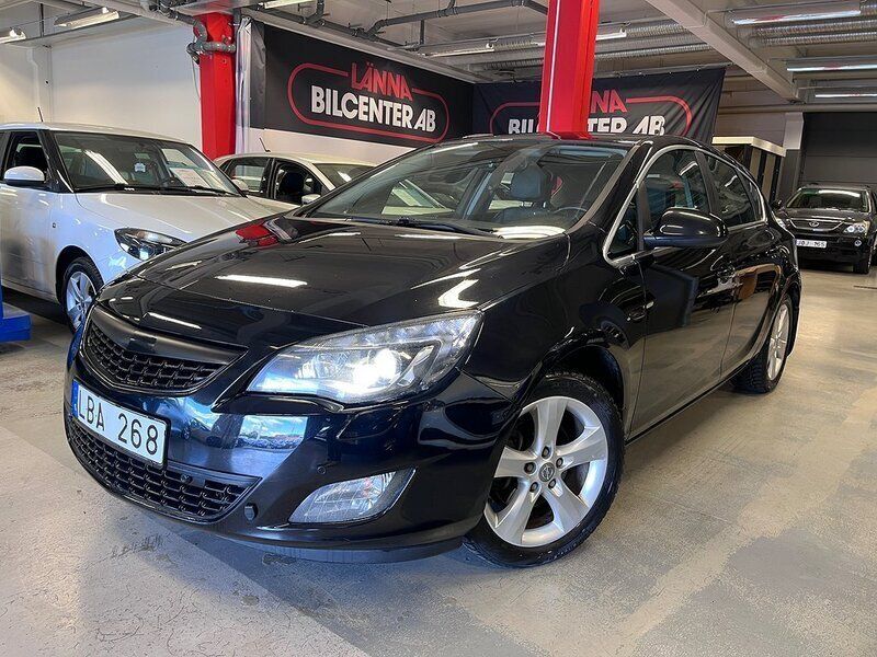Svart Begagnad 2010 Opel Astra Enjoy Halvkombi | 49 900 kr (Dyr) - Bild 1/4