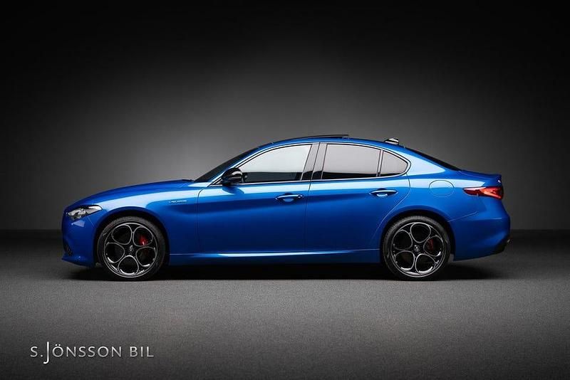 Begagnad Alfa Romeo Giulia Veloce 280 HK (205 kW) 2022 Misanoblå metallic Sedan