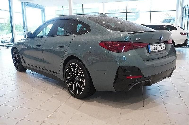 Begagnad BMW i4 Comfort Edition 250 kW (340 HK) 2025 Grön Sedan