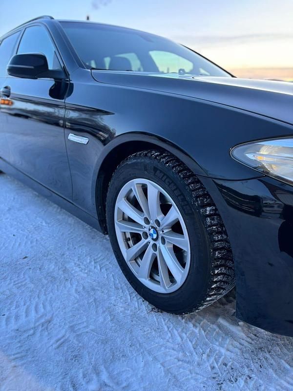 Begagnad BMW 520 190 HK (139 kW) 2017 Svart skinn Kombi