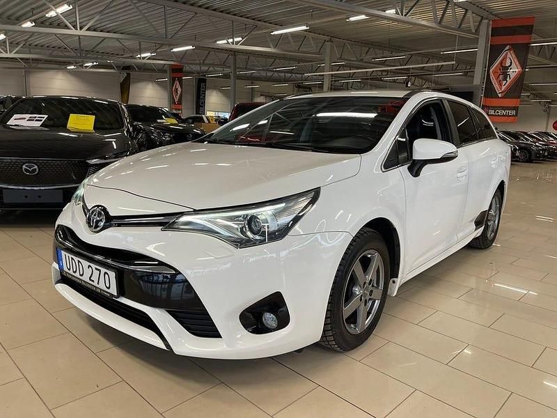 Vit Begagnad 2017 Toyota Avensis Active Kombi | 144 000 kr (Bra pris) - Bild 1/4