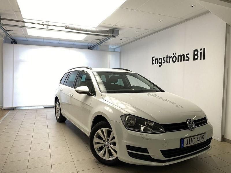Vit Begagnad 2016 VW Golf VII Kombi | 119 000 kr (Marknadspris) - Bild 1/4
