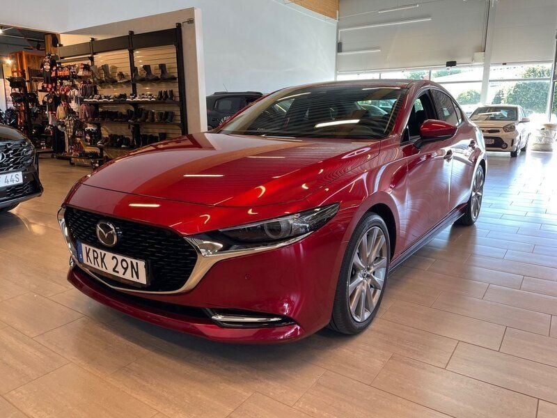 Röd Begagnad 2021 Mazda 3 Sedan | 248 000 kr (Marknadspris) - Bild 1/4