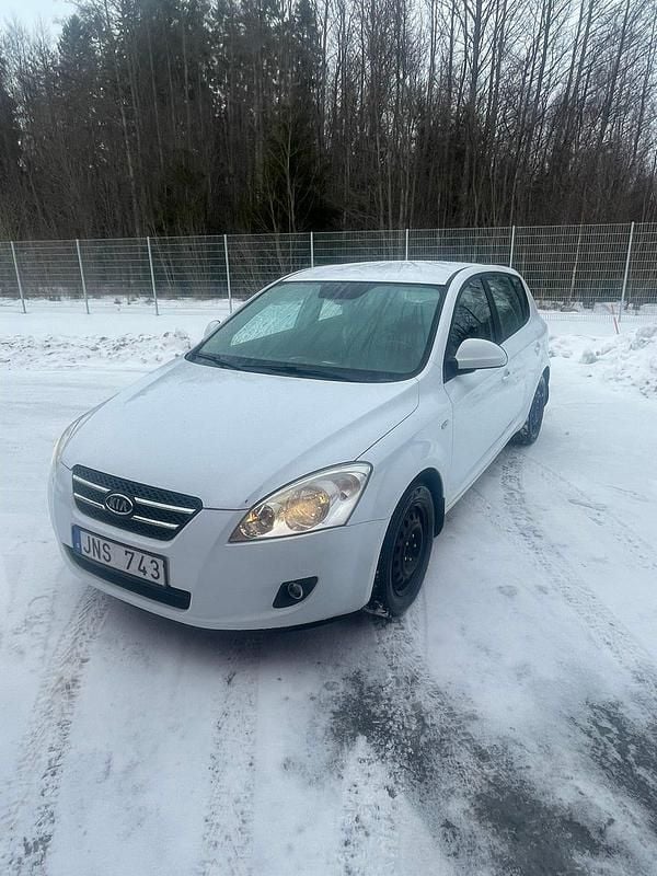 Begagnad Kia Ceed 90 HK (66 kW) 2009 Halvkombi
