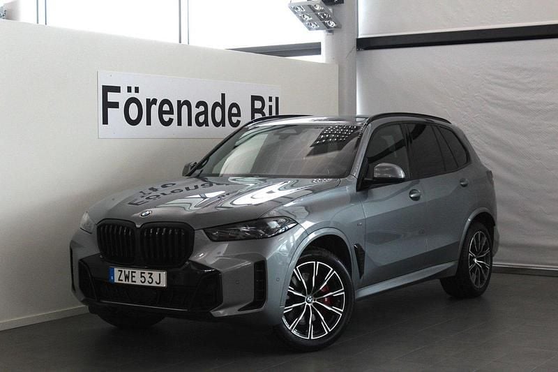 Grå Begagnad 2024 BMW X5 M Sport SUV | 929 000 kr - Bild 1/4