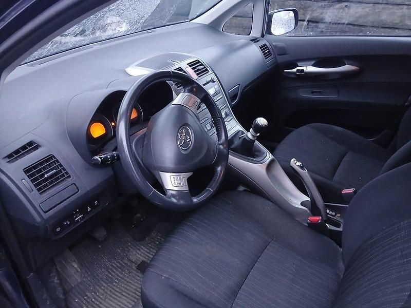 Begagnad Toyota Auris 126 HK (92 kW) 2007 Blå mcetalli Halvkombi