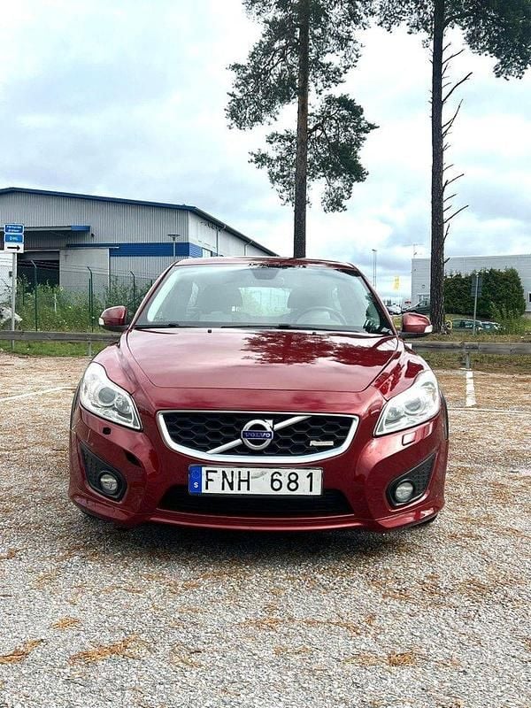 Röd Begagnad 2011 Volvo C30 Momentum Halvkombi | 49 000 kr (Bra pris) - Bild 1/4