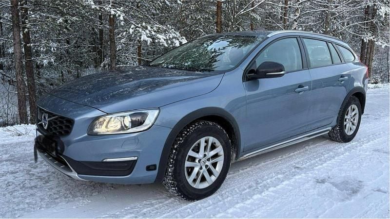 Blå Begagnad 2018 Volvo V60 CC Standard Kombi | 200 000 kr (Bra pris) - Bild 1/4