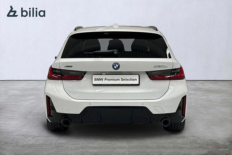 Begagnad BMW 330e M Sport 184 HK (135 kW) 2022 Vit Kombi