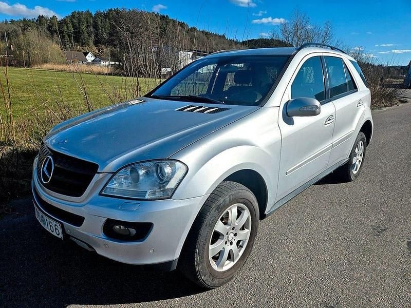 Begagnad Mercedes ML320 225 HK (165 kW) 2008 Silver SUV