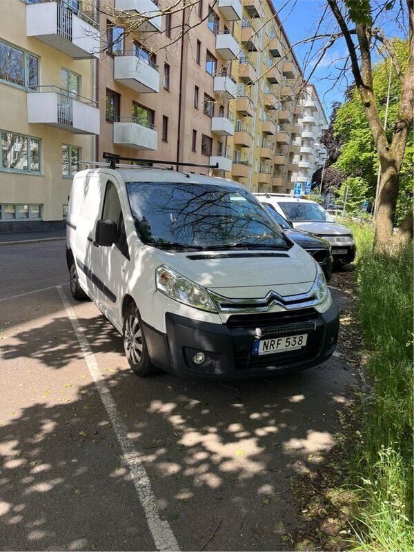 Vit Begagnad 2014 Citroën Jumpy Minibuss | 50 000 kr (Marknadspris) - Bild 1/4