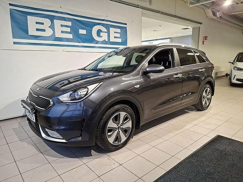 Grå Begagnad 2017 Kia Niro SUV | 144 900 kr (Marknadspris) - Bild 1/4