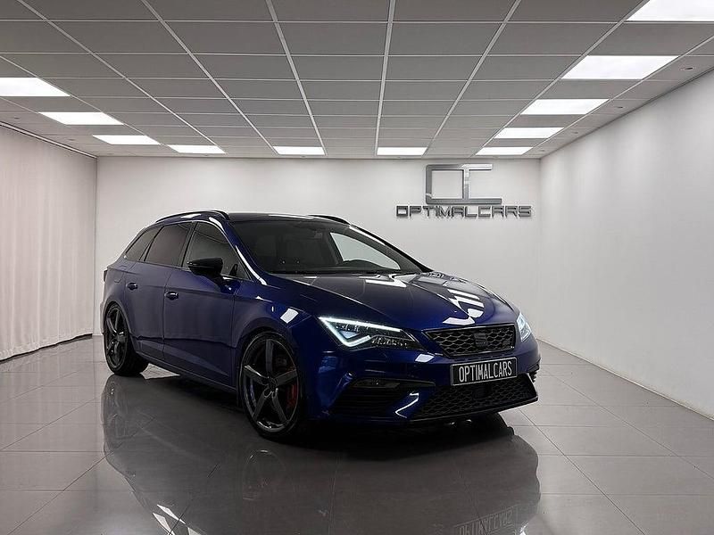 Mystic blue metallic pärleffekt. Begagnad 2017 Seat Leon ST CUPRA Kombi | 259 900 kr (Dyr) - Bild 1/4