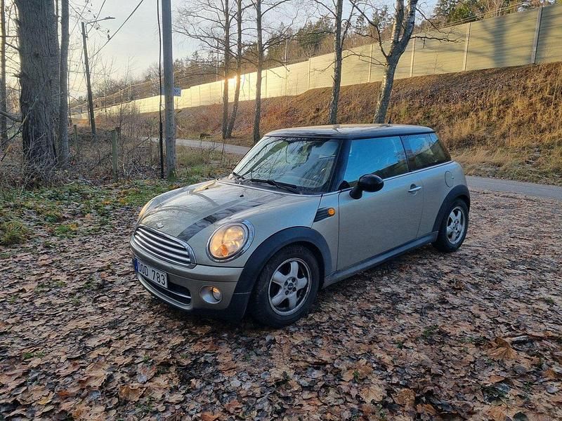 Brun Begagnad 2008 Mini Cooper Halvkombi | 35 000 kr (Bra pris) - Bild 1/4