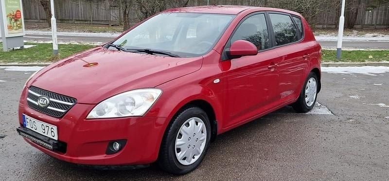 Begagnad Kia Ceed 109 HK (80 kW) 2007 Halvkombi