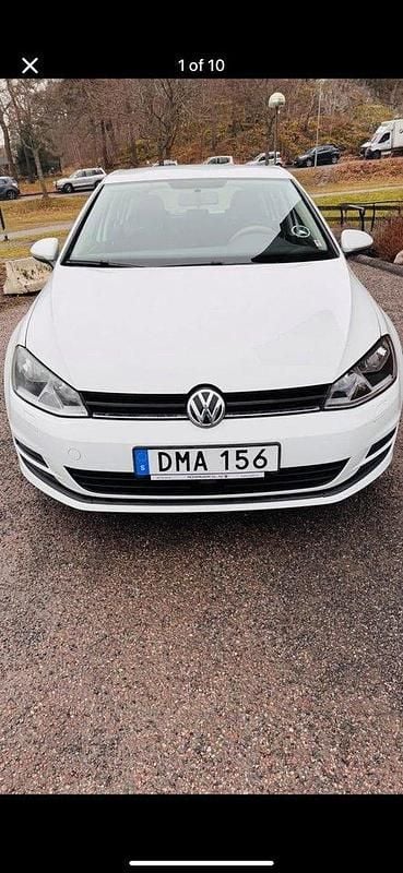 Vit Begagnad 2015 VW Golf VII Halvkombi | 128 000 kr (Marknadspris) - Bild 1/4