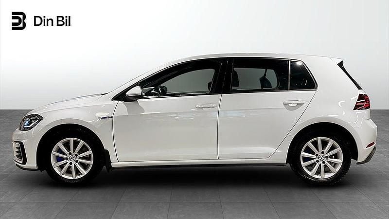Begagnad VW Golf VIII GTE 150 HK (110 kW) 2020 Vit Halvkombi