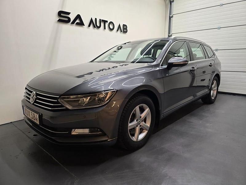 Mörkgrå Begagnad 2015 VW Passat Kombi | 159 900 kr (Marknadspris) - Bild 1/4