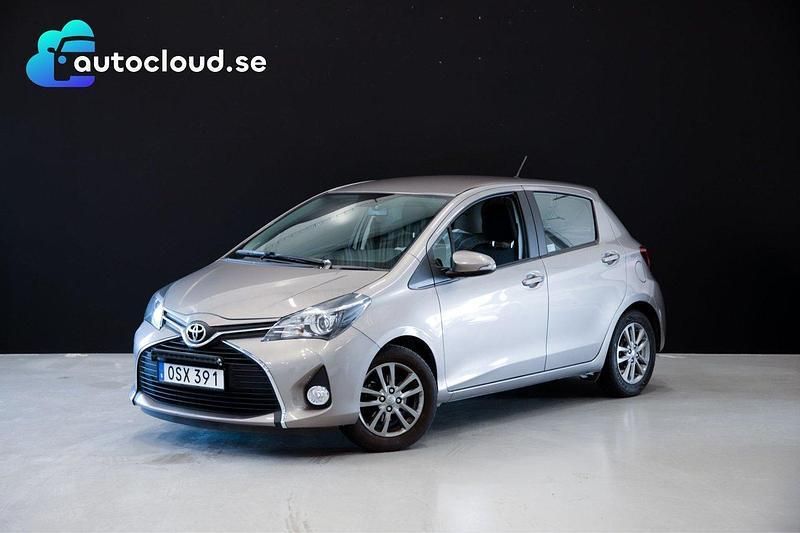 Brun Begagnad 2014 Toyota Yaris Active Halvkombi | 139 800 kr (Marknadspris) - Bild 1/3