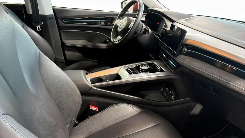 Begagnad MG MG5 EV Luxury 130 kW (177 HK) 2022 Röd Kombi