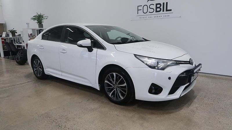 Begagnad Toyota Avensis Active 143 HK (105 kW) 2016 Vit Sedan
