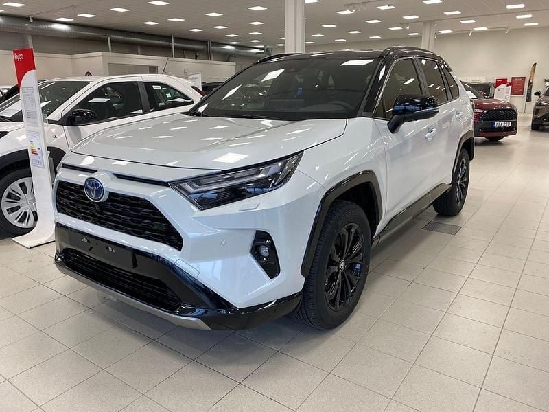 Vit Ny 2025 Toyota RAV4 Hybrid Style SUV | 508 900 kr (Lite dyr) - Bild 1/1