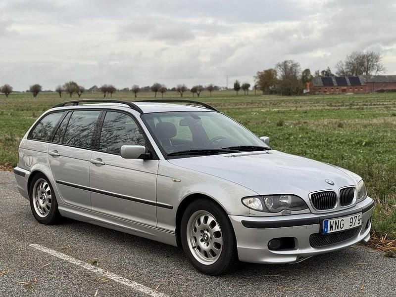 Grå Begagnad 2005 BMW 320 M Sport Kombi | 38 700 kr (Superpris) - Bild 1/4