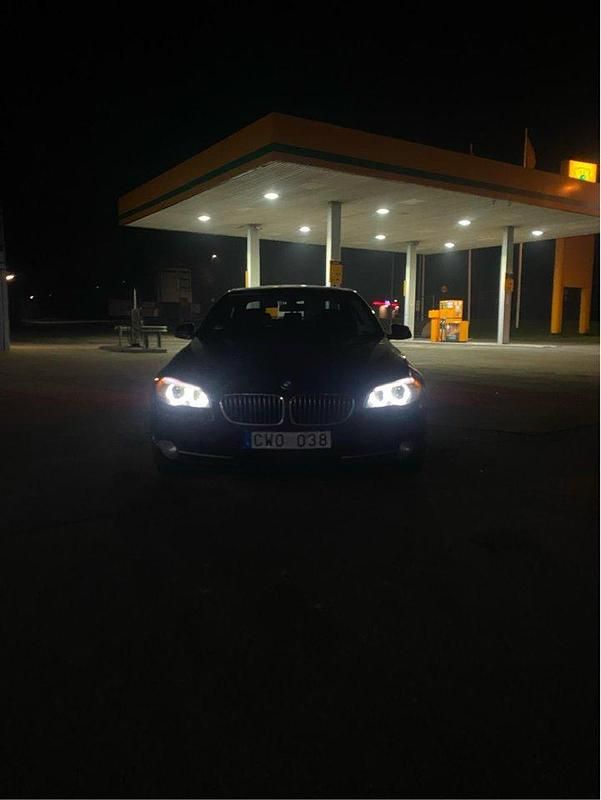 Grå Begagnad 2010 BMW 530 Sedan | 120 000 kr (Bra pris) - Bild 1/4