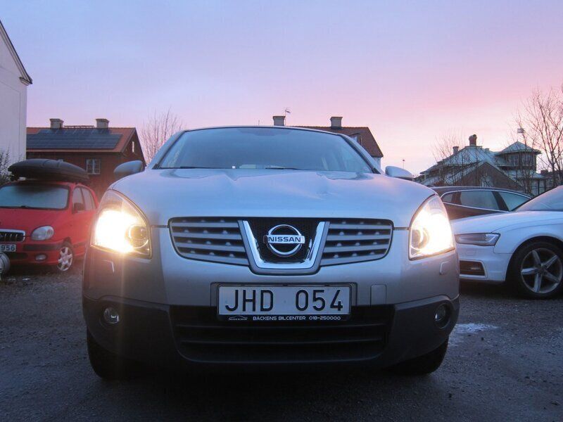Silver Begagnad 2009 Nissan Qashqai SUV | 59 500 kr (Marknadspris) - Bild 1/4