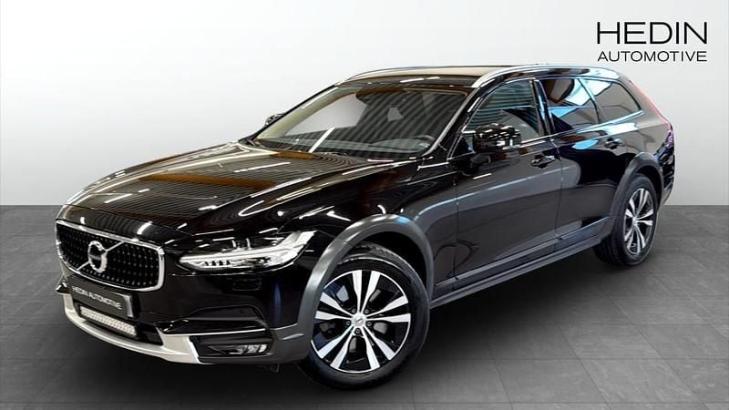 Svart (black) Begagnad 2020 Volvo V90 CC Momentum Kombi | 334 700 kr (Marknadspris) - Bild 1/4