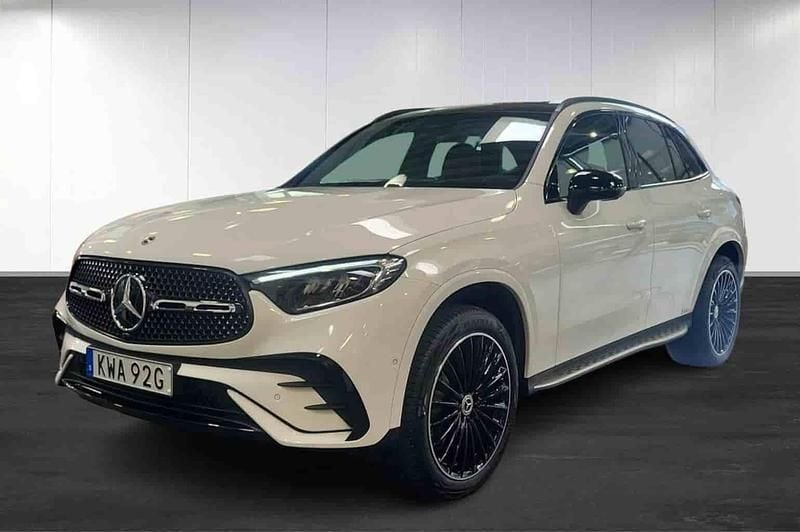 Vit Begagnad 2026 Mercedes GLC300e SUV | 799 000 kr - Bild 1/1