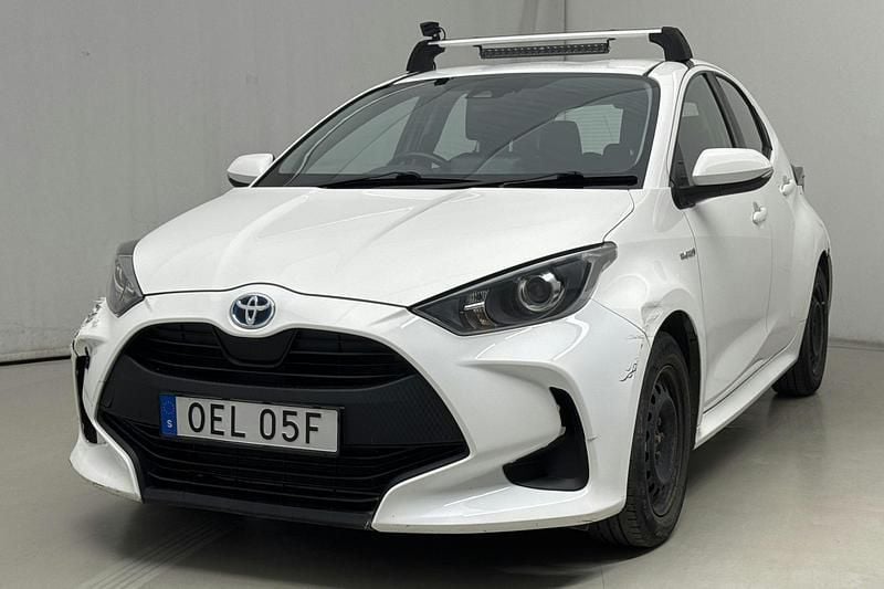 Vit Begagnad 2021 Toyota Yaris | 96 000 kr - Bild 1/4