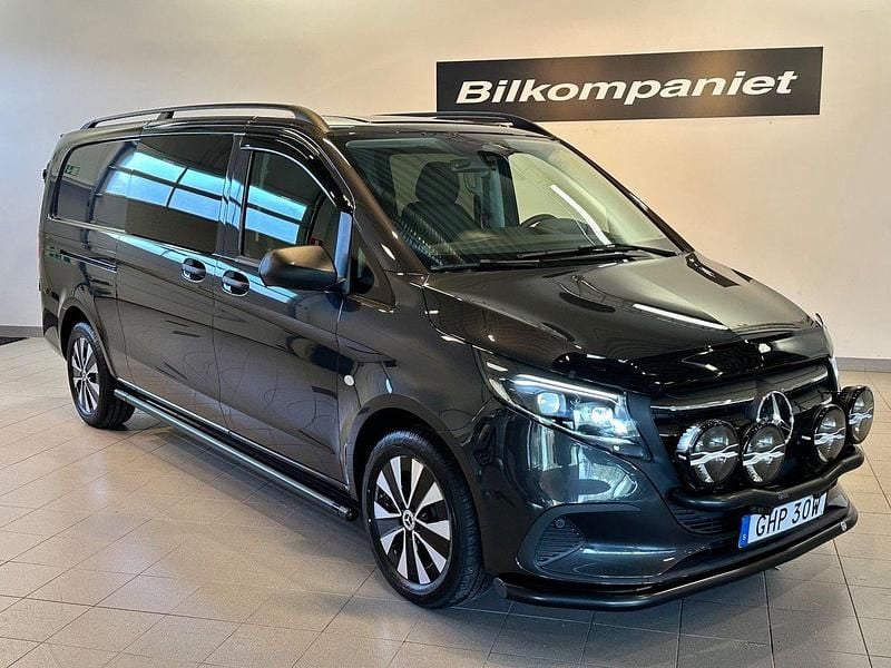Mörkgrå (grå) Ny 2025 Mercedes Vito Minibuss | 873 750 kr - Bild 1/4