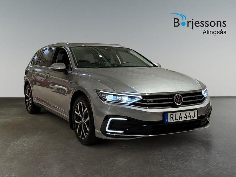 Silver Begagnad 2020 VW Passat GTE Kombi | 228 900 kr (Marknadspris) - Bild 1/4