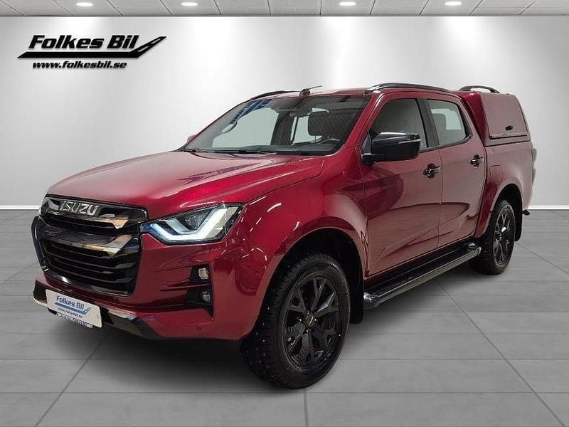 Red spinel metallic Begagnad 2023 Isuzu D-Max Sedan | 586 250 kr (Marknadspris) - Bild 1/4