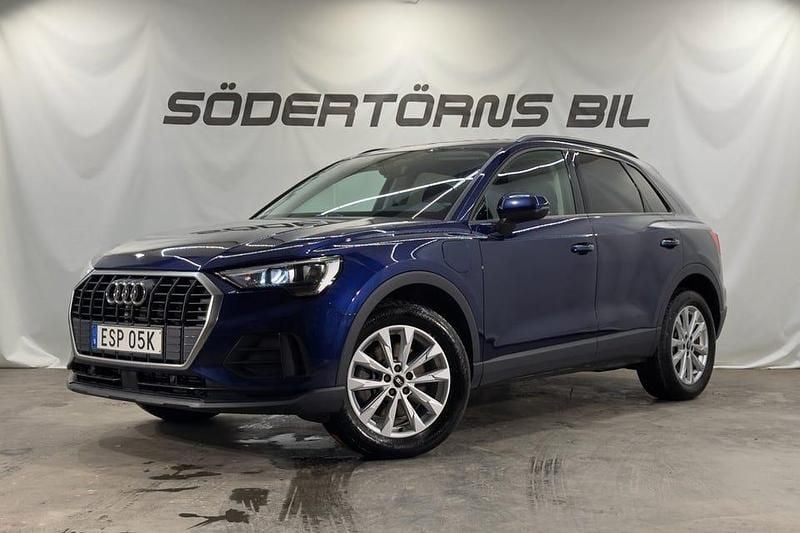 Blå Begagnad 2021 Audi Q3 SUV | 299 900 kr (Marknadspris) - Bild 1/4
