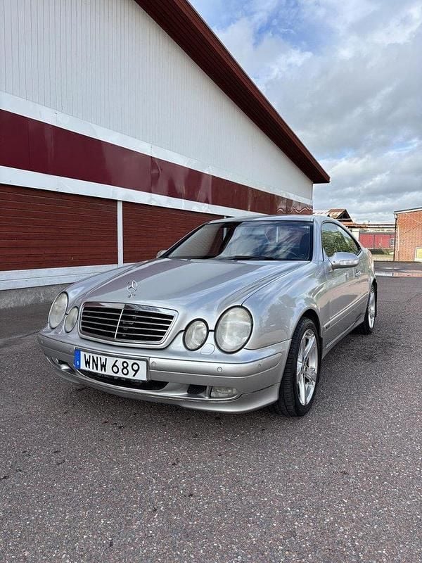 Silver Begagnad 2000 Mercedes CLK320 Avantgarde Sportkupé | 40 000 kr (Dyr) - Bild 1/4