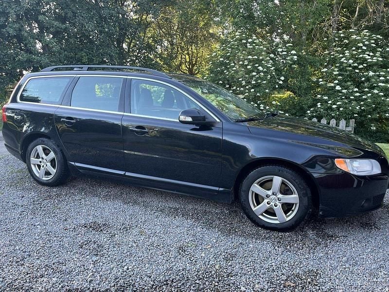 Svart Begagnad 2011 Volvo V70 Momentum Kombi | 32 000 kr (Superpris) - Bild 1/4