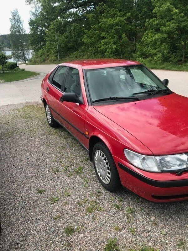 Röd Begagnad 2000 Saab 9-3 Halvkombi | 19 000 kr (Marknadspris) - Bild 1/3