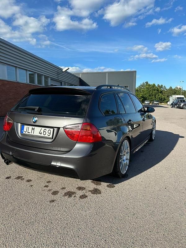 Begagnad BMW 320 M Sport 177 HK (130 kW) 2008 Sparkling graphite gray metallic Kombi