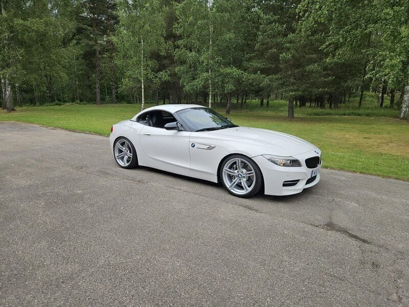 Vit Begagnad 2010 BMW Z4 M Sport Cab | 309 000 kr (Dyr) - Bild 1/4