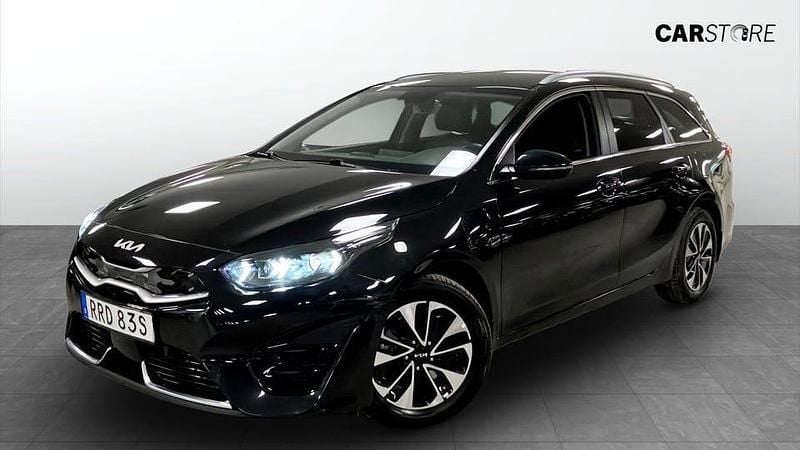 Svart Begagnad 2023 Kia Ceed Advance Halvkombi | 259 900 kr (Marknadspris) - Bild 1/4