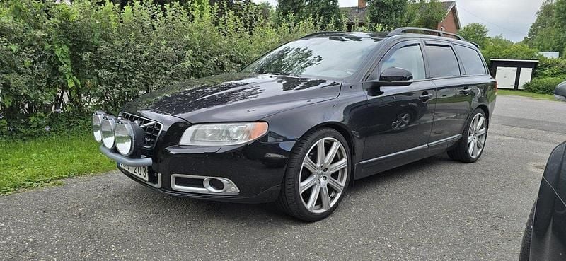 Svart Begagnad 2013 Volvo V70 R-Design Kombi | 120 000 kr (Lite dyr) - Bild 1/4